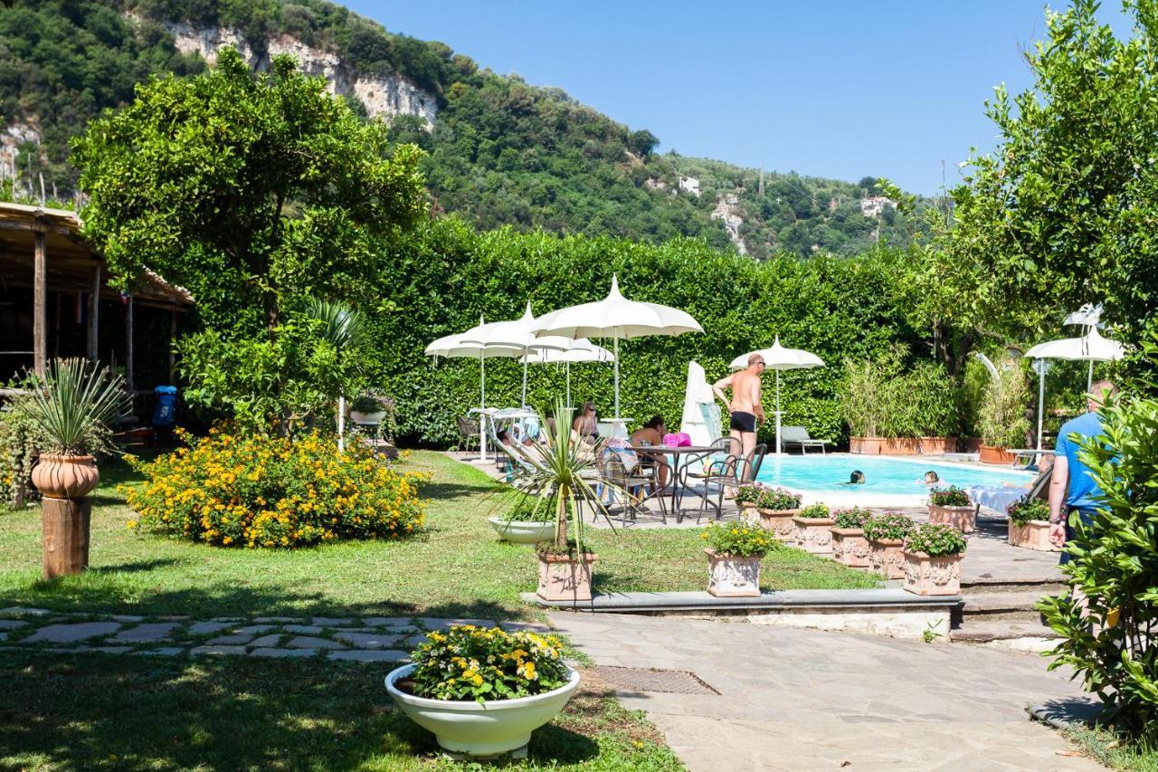 Casa Sorrento, Immerso Nel Verde A Pochi Passi Dal Centro Екстериор снимка