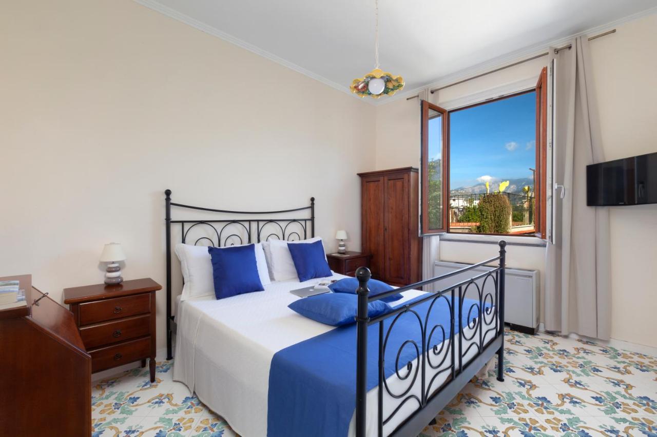 Casa Sorrento, Immerso Nel Verde A Pochi Passi Dal Centro Екстериор снимка